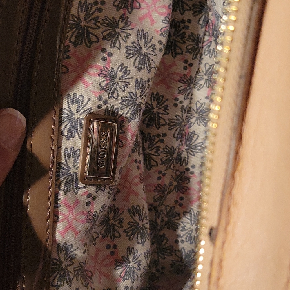 GUESS handbag - Picture 7 of 10